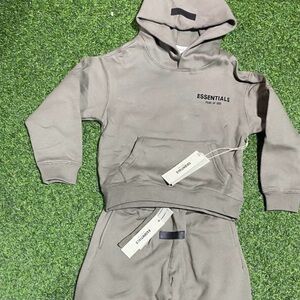 Essentials Kids set Light Gray Joggers and hoodie